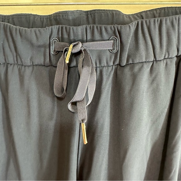Lululemon Women’s Elastic Drawstring Waist Studio Capri Yoga Pants Navy Size 8 - Picture 2 of 6